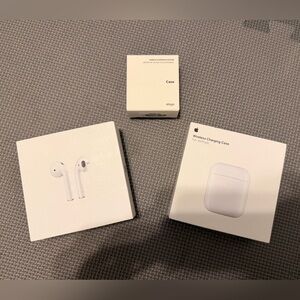 Apple AirPods with Wireless Charging Case